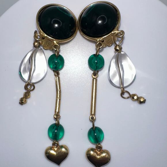 Amy Jo New York vintage gold tone emerald green clear lucite clip on earrings - Picture 2 of 8